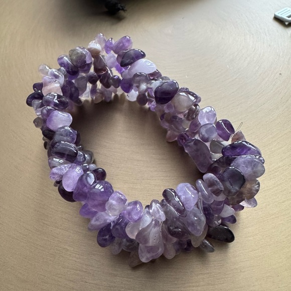 Amethyst Chips Carpet Stretch Bracelet 241.00ctw stretch bracelet 4 inch across - Picture 3 of 8